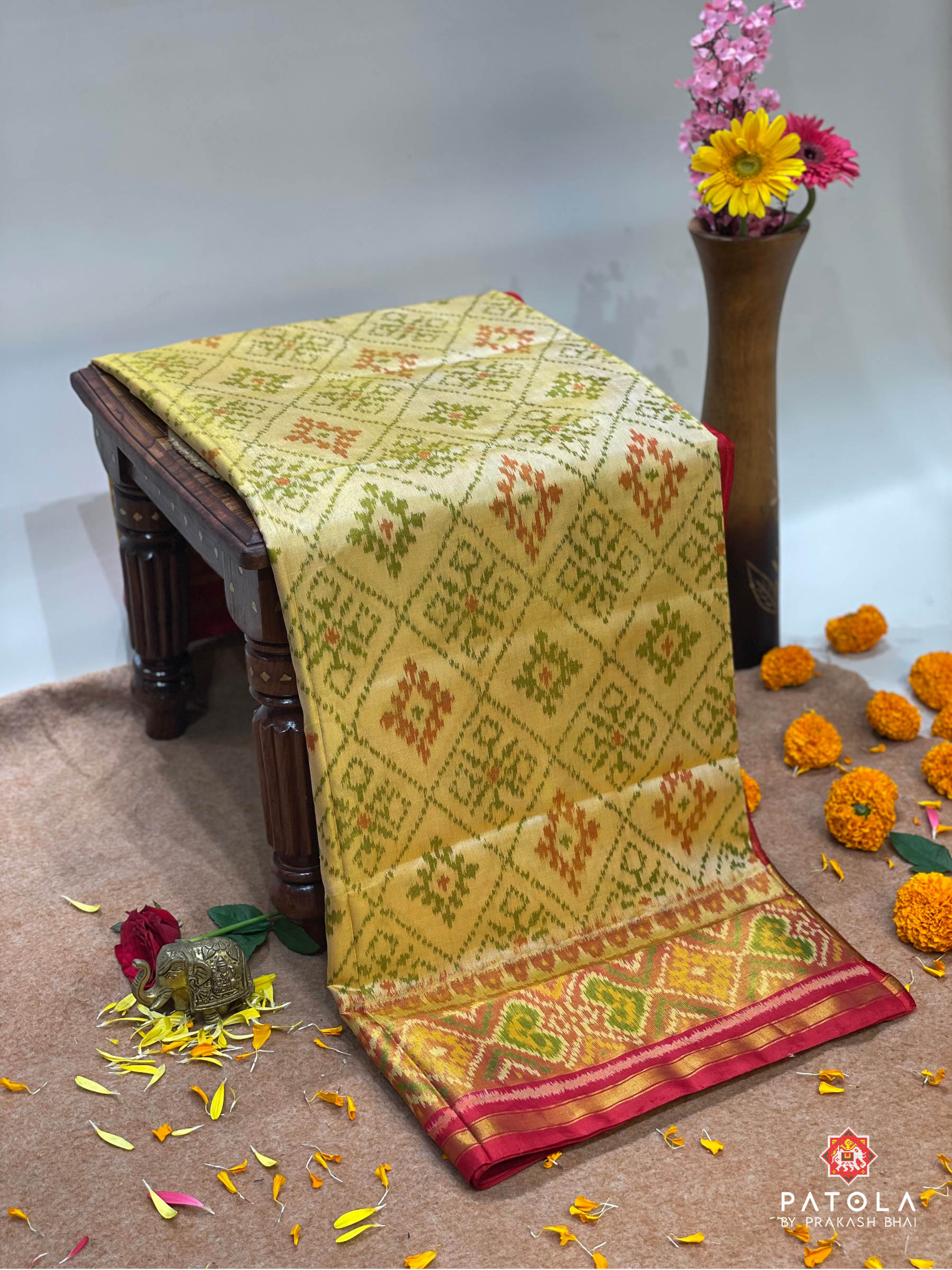 Traditional Chanda-Bhat Design With Pallu Of Selaari Border Designer Single Ikat Patola Saree